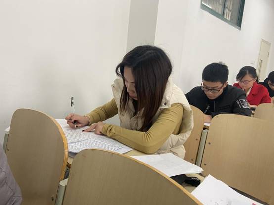 1637BF24F6964894D5A1D3510AC2E972